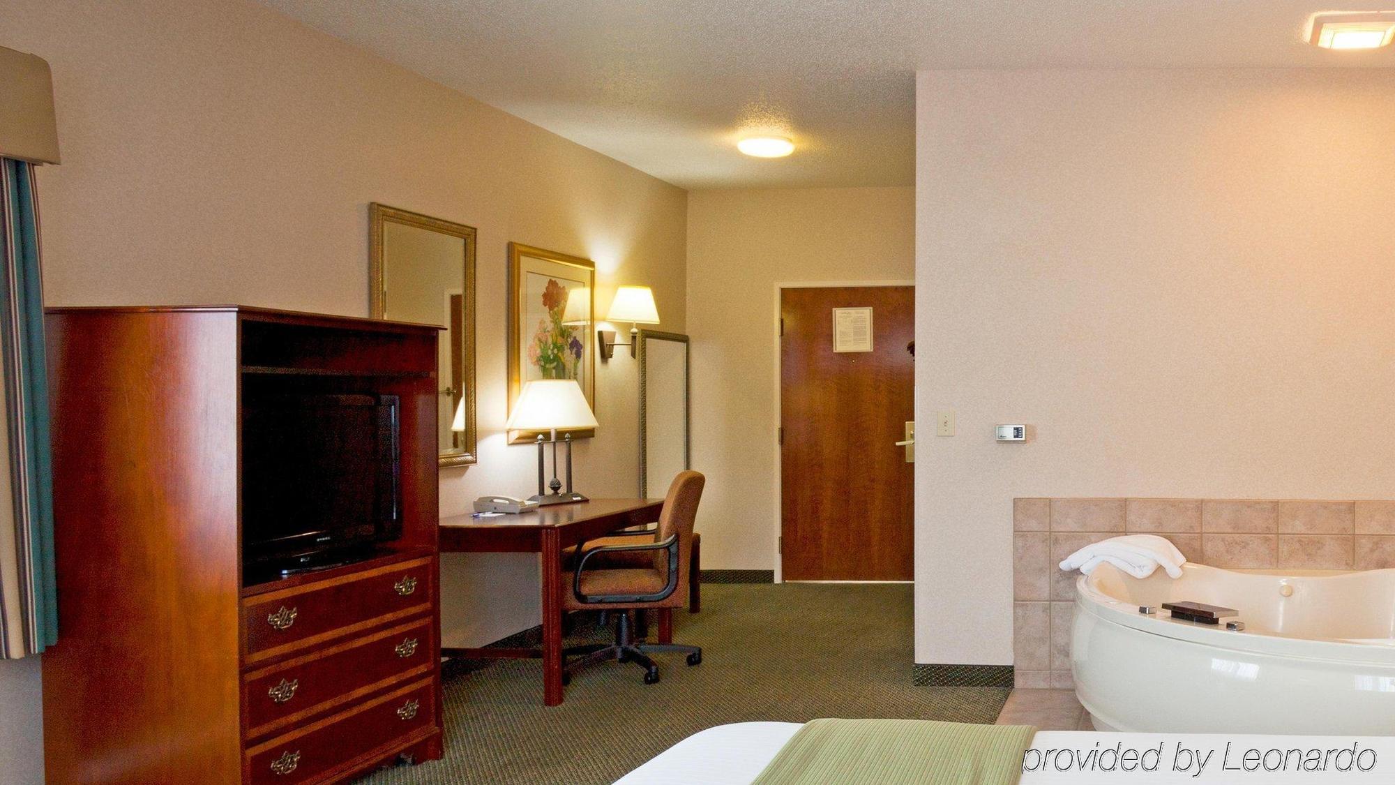 Holiday Inn Express Milwaukee N- Brown Deer/Mequon Esterno foto